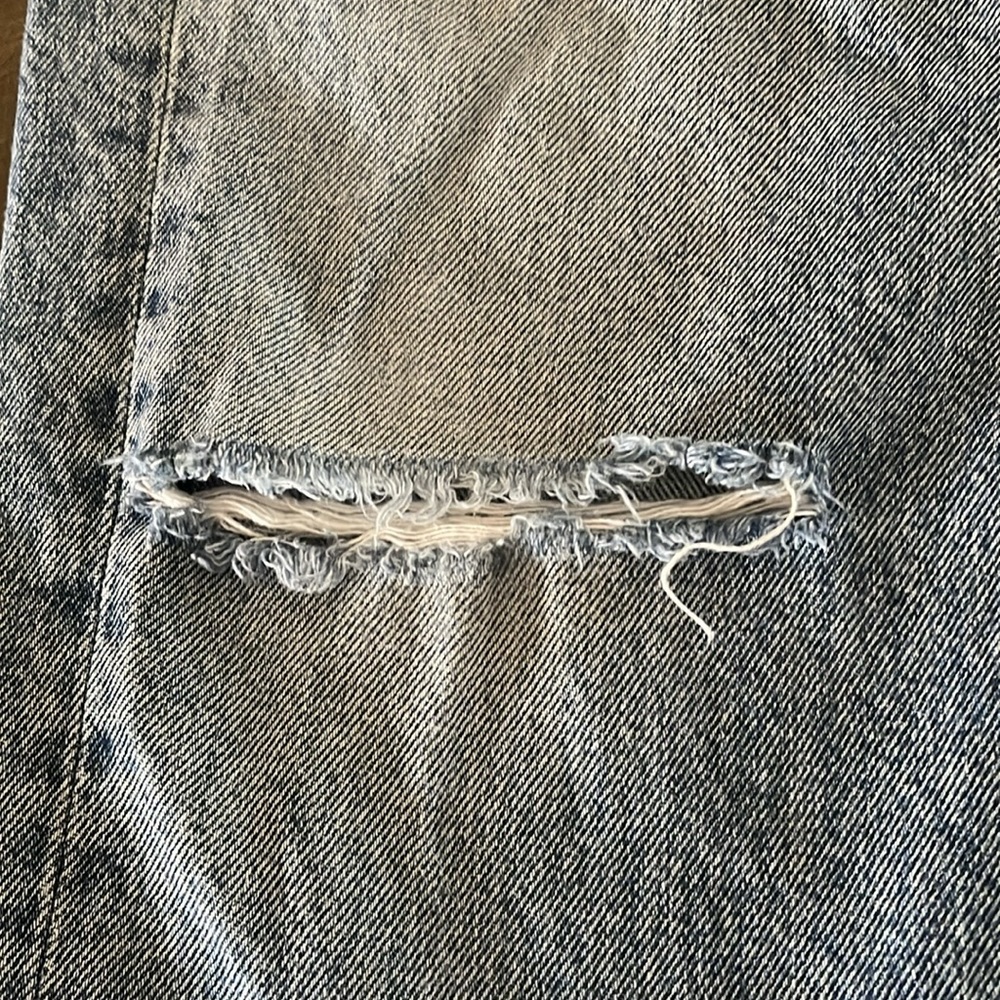 Pre-loved AGOLDE Riley Size 29 w/Distressing Crop Button Fly - Picture 3 of 8